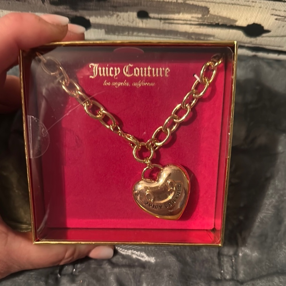 Juicy couture, gold heart necklace